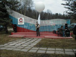 А.Ю.Остапенко и шар с флагом 7/43 КБ